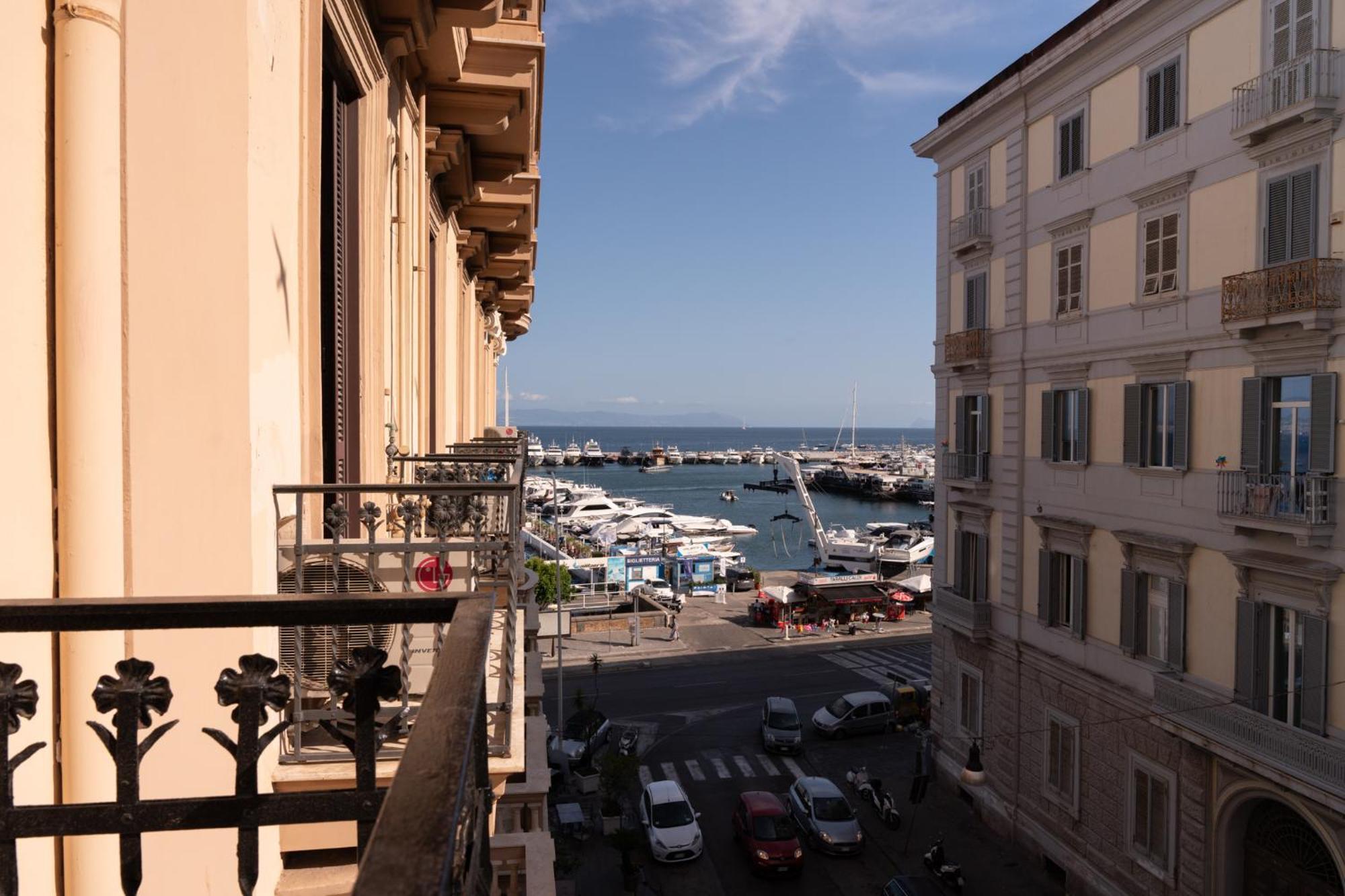 Caracciolo 13 Rooftop & Suites Napoli Exterior foto